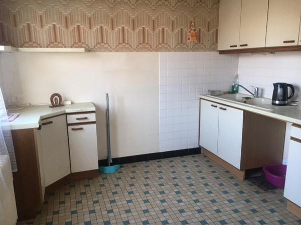 Baugy (18800) Maison 4 pièces édifiée sur Sous-Sol sur parcelle de 750m2 Centre de Baugy