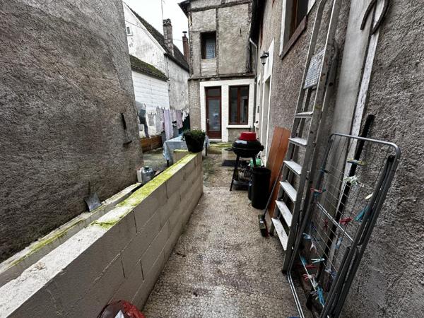 Maison de ville à vendre à Saint-Julien-du-Sault dans l'Yonne (89330), ref : 240008