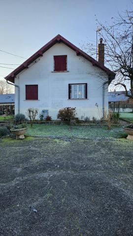 Pavillon traditionnel de 65m² habitable comprenant 2 chambres sur un terrain de 585m² à 30mn de Dole