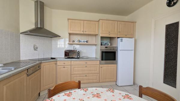 Morlaix, proche commerces et transports : maison familiale aux beaux volumes