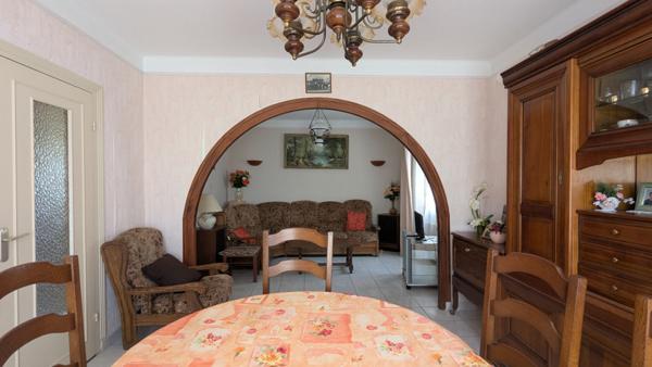 Morlaix, proche commerces et transports : maison familiale aux beaux volumes