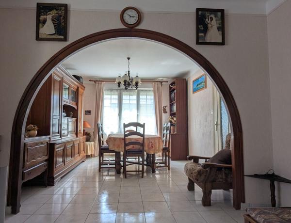 Morlaix, proche commerces et transports : maison familiale aux beaux volumes