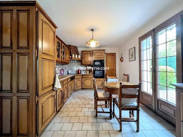 Vente                                                      Maison
                        
                     6 pièces                      175 m2                     à Boissy-Saint-Léger