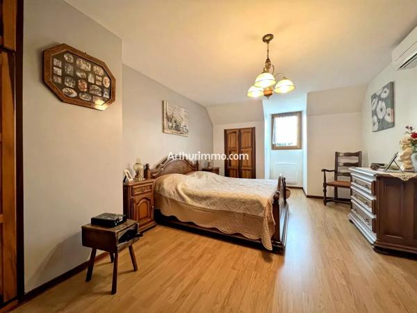 Vente                                                      Maison
                        
                     6 pièces                      175 m2                     à Boissy-Saint-Léger