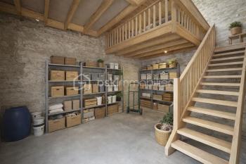 Situé au cœur de Champlan, dans un environnement calme et agréable, ce bien offre aujourd’hui une configuration totalement brute et constitue une véritable page blanche pour réaliser un projet sur mesure.

Son volume et sa configuration permettent d’envisager différents projets d’aménagement, sous réserve des autorisations nécessaires :

Transformation en habitation et création d’une maison à votre image 
Projet mixte, avec un espace dépôt/atelier au rez-de-chaussée et un espace bureau à l’étage 
Projet d’investissement, avec une valorisation du bien après travaux.

LES ATOUTS DU BIEN
Fort potentiel de valorisation après réaménagement 
Des volumes intéressants offrant de nombreuses possibilités 
Un extérieur donnant au bien une apparence de maison
Rue calme et agréable 
Emplacement central à Champlan 
Une opportunité particulièrement adaptée aux investisseurs, artisans ou marchands de biens.

Le bien est actuellement entièrement brut et nécessite un réaménagement complet, permettant ainsi de concevoir un projet personnalisé en fonction de vos besoins et de votre stratégie.

👉 Un bien atypique et à fort potentiel, idéal pour les acquéreurs à la recherche d’un projet à transformer et valoriser.

Une opportunité rare sur le secteur à découvrir sans tarder !
SARA RODRIGUES 
06 33 82 07 35 / S.RODRIGUES@BSKIMMOBILIER.COM