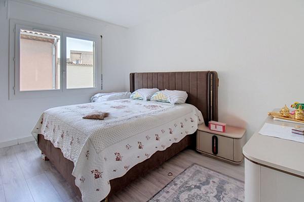 EXCLUSIVITÉ Appartement T4 de 82 m² vendu loué Calme, entrée indépendante et proximité des commerces