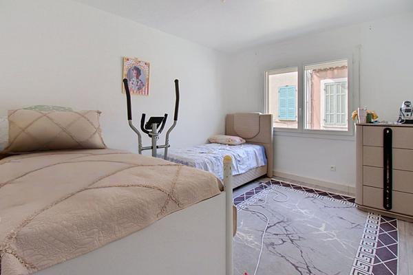 EXCLUSIVITÉ Appartement T4 de 82 m² vendu loué Calme, entrée indépendante et proximité des commerces