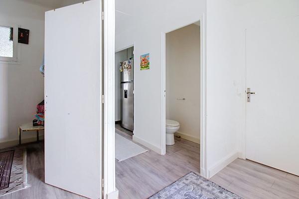 EXCLUSIVITÉ Appartement T4 de 82 m² vendu loué Calme, entrée indépendante et proximité des commerces