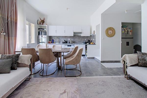 EXCLUSIVITÉ Appartement T4 de 82 m² vendu loué Calme, entrée indépendante et proximité des commerces