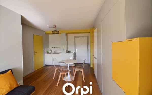 Appartement à louer    2 pièces • 33 m2 Marseille 6