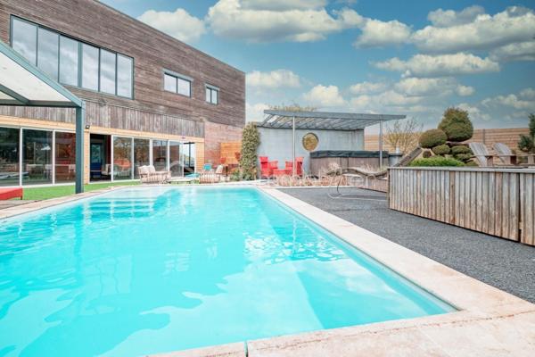 Local d activites de 820 m²