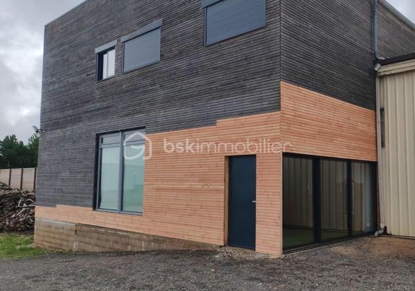 Local d activites de 820 m²