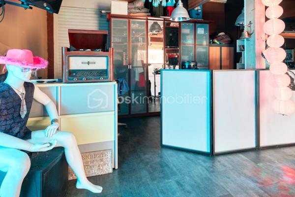 Local d activites de 820 m²