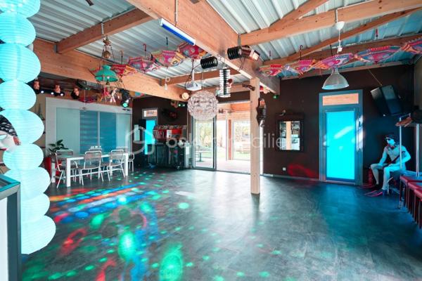 Local d activites de 820 m²