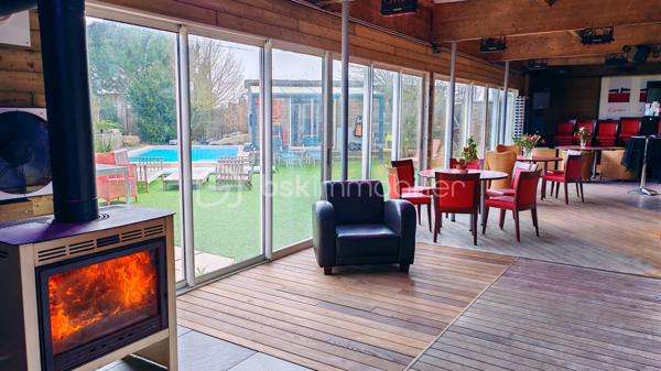 Local d activites de 820 m²