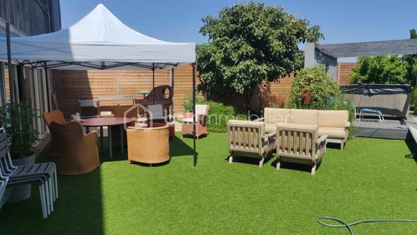 Local d activites de 820 m²