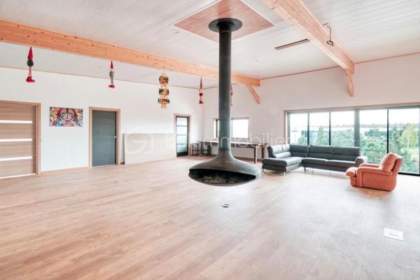 Local d activites de 820 m²