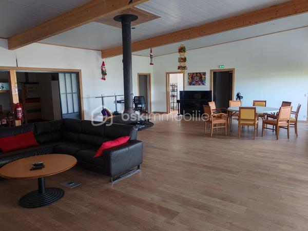 Local d activites de 820 m²