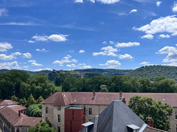 Appartement 4 pièces lumineux à louer avec vue exceptionnelle à Besançon Chaprais