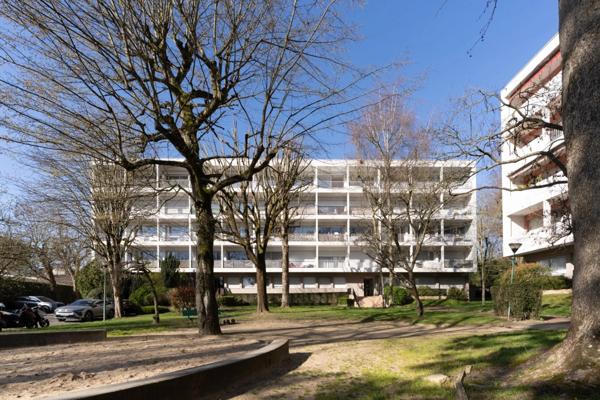 GARCHES (92) - Appartement - 89m² rénové - Dernier étage - Loggia