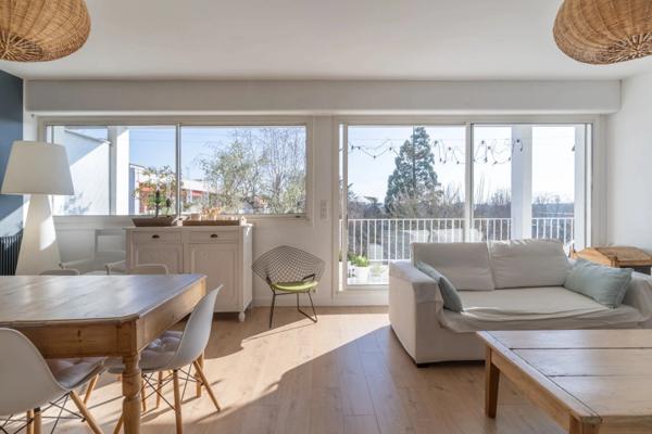 GARCHES (92) - Appartement - 89m² rénové - Dernier étage - Loggia