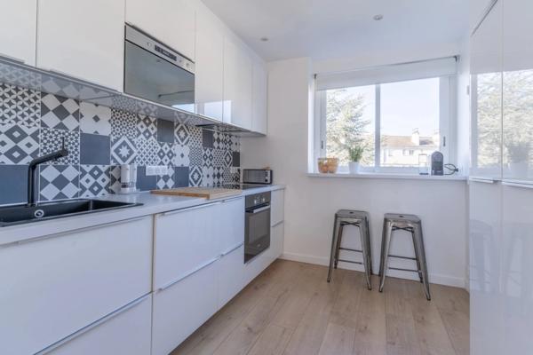 GARCHES (92) - Appartement - 89m² rénové - Dernier étage - Loggia