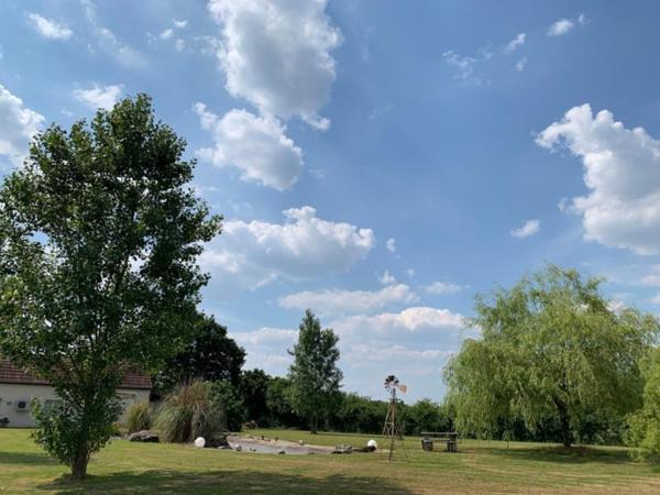 Maison moderne avec dépendances