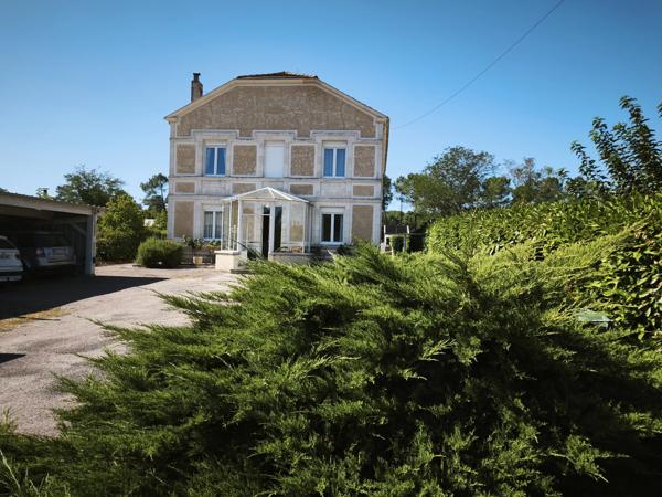 Belle maison de caractère avec maison d’amis indépendante, piscine et jardin