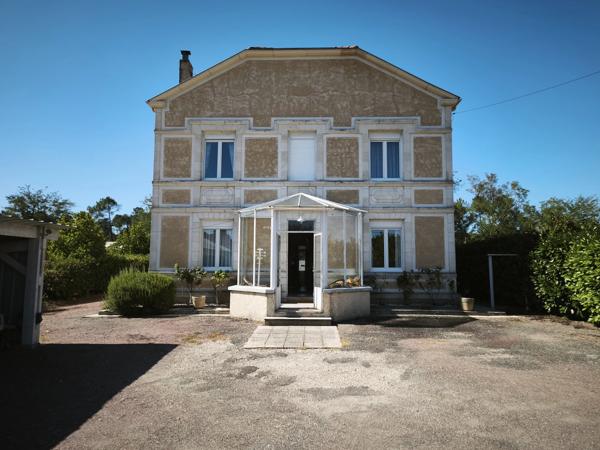 Belle maison de caractère avec maison d’amis indépendante, piscine et jardin