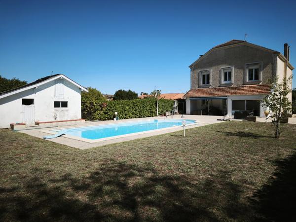 Belle maison de caractère avec maison d’amis indépendante, piscine et jardin