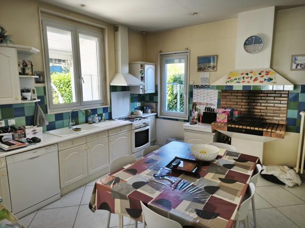 Belle maison de caractère avec maison d’amis indépendante, piscine et jardin