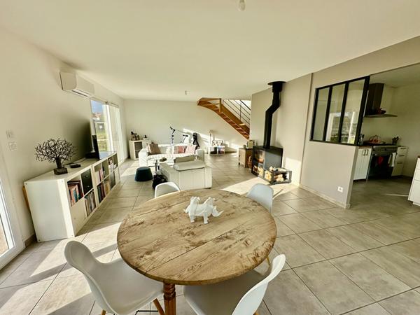 Achat maison près de LA TOUR DU PIN - 6 pièce(s) - 133 m² - 353 000 €