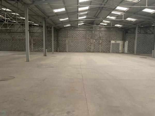 Nouvelle zone commerciale 4000m2 - PONT-EVEQUE
