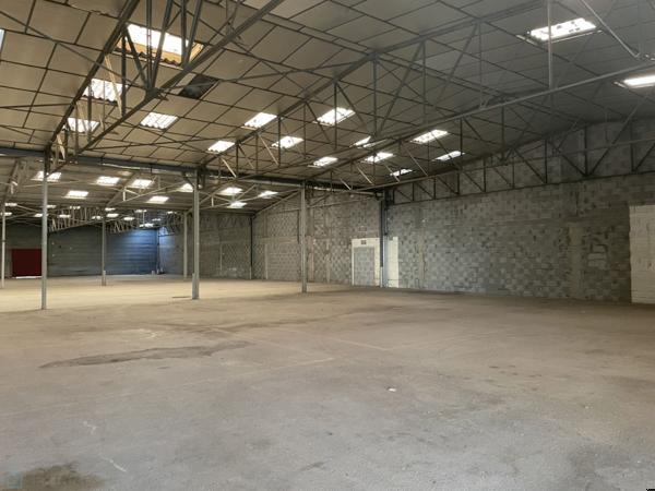 Nouvelle zone commerciale 4000m2 - PONT-EVEQUE