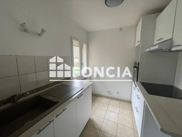 Location Appartement 3 pièces 83.89 m² - 33 RUE JEAN MOULIN Charleville Mezieres 08000