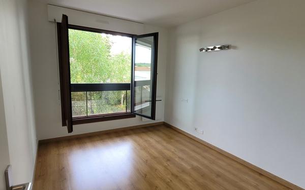 Appartement à louer    4 pièces • 85,55 m2 Issy-les-Moulineaux