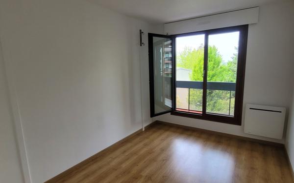Appartement à louer    4 pièces • 85,55 m2 Issy-les-Moulineaux