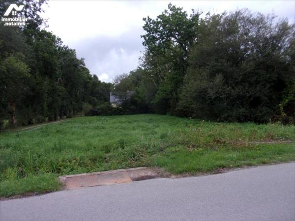 GUER, terrain dans le centre de 1021 m² à vendre.