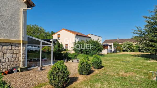 Ensemble de maisons avec dépendances