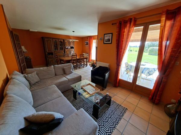 Maison de plain-pied comprenant 3 chambres.