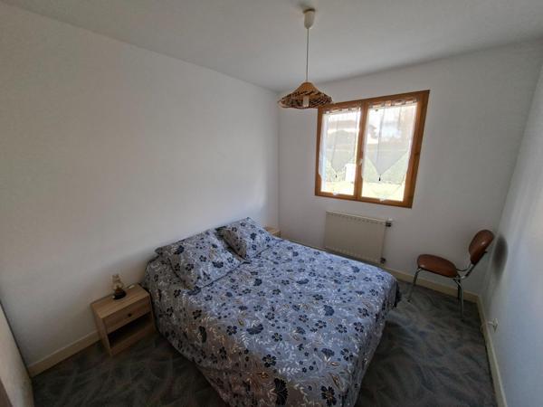 Maison de plain-pied comprenant 3 chambres.