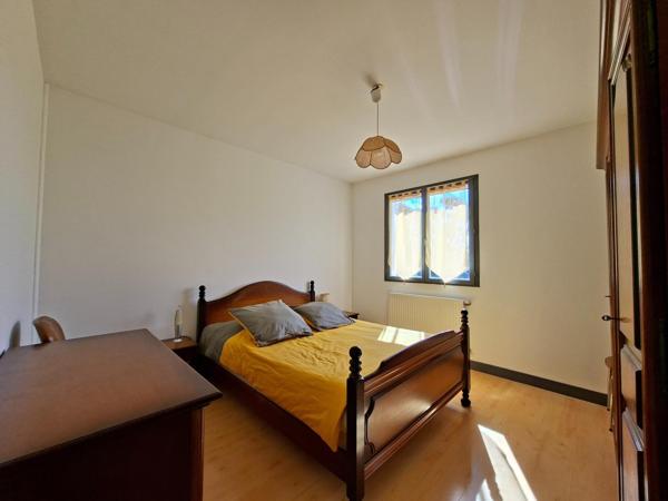 Maison de plain-pied comprenant 3 chambres.