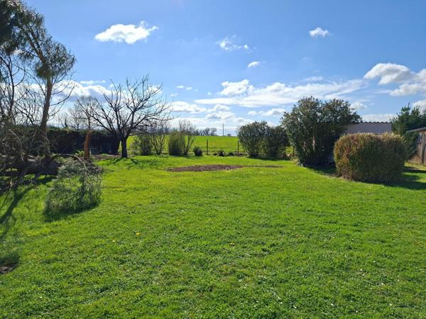 Maison de plain-pied comprenant 3 chambres.