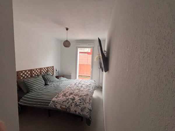 Résidence sécurisée, T3 avec vaste séjour, terrasse de 20 m² et 2 places de parking