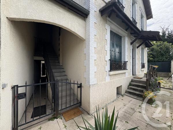 Maison à vendre  6 pièces - 108 m 2   STAINS  - 93