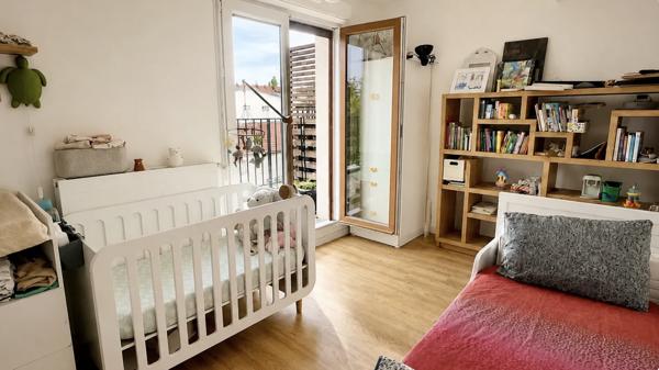 Appartement
         4 pièces
        - 90 m² 677 000 € *