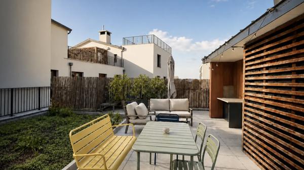 Appartement
         4 pièces
        - 90 m² 677 000 € *