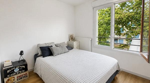 Appartement
         4 pièces
        - 90 m² 677 000 € *