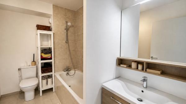 Appartement
         4 pièces
        - 90 m² 677 000 € *