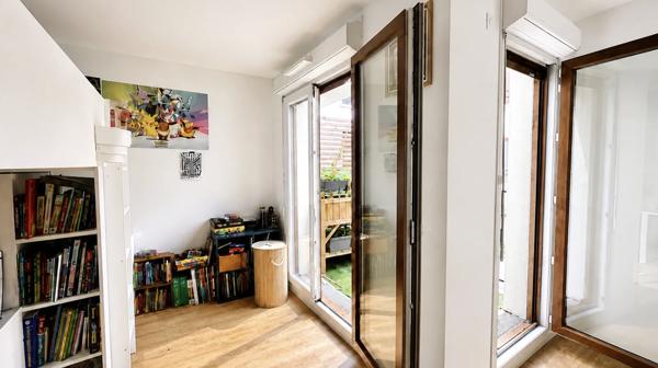 Appartement
         4 pièces
        - 90 m² 677 000 € *